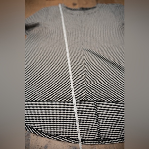 Zara Trafaluc Black White Textured Knit High Low Hem Short Sleeve Top - Picture 3 of 5